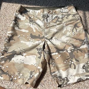 The North Face Hybrid Camo shorts